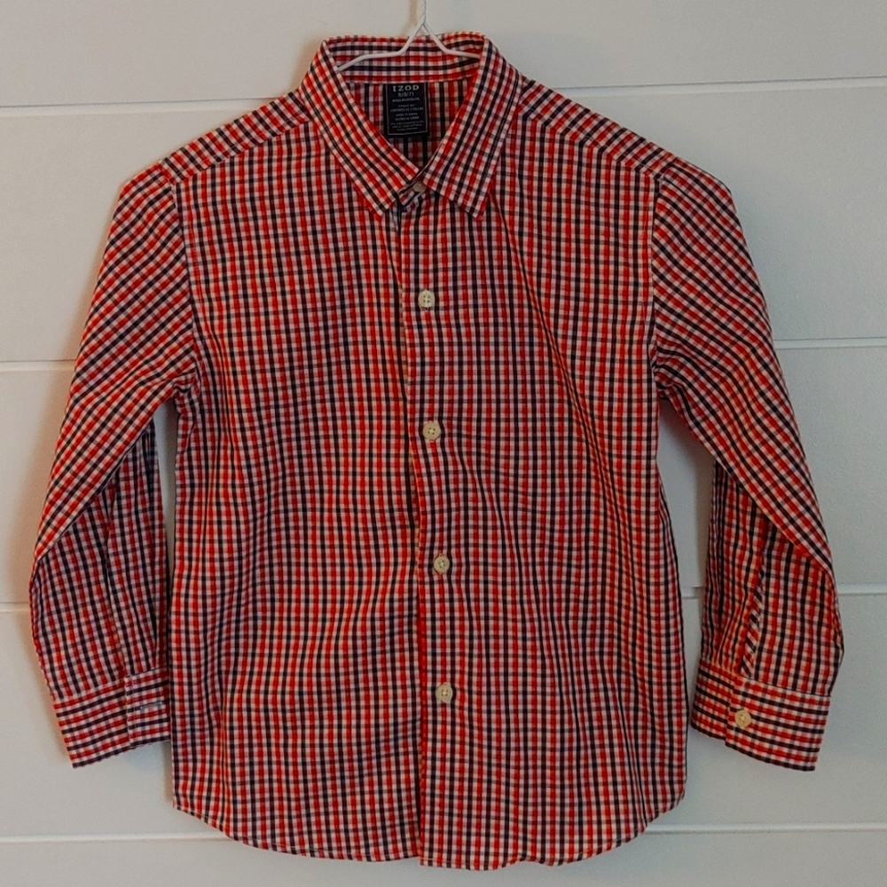 Boys izod long sleeve button up shirt S (6-7)